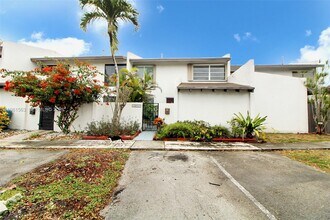 10921 SW 70th Terrace in Miami, FL - Building Photo - Building Photo