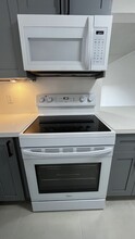 7765 SW 86th St, Unit F2-202 in Miami, FL - Foto de edificio - Building Photo