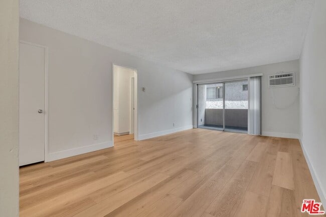 1110 S Oakhurst Dr in Los Angeles, CA - Building Photo - Building Photo