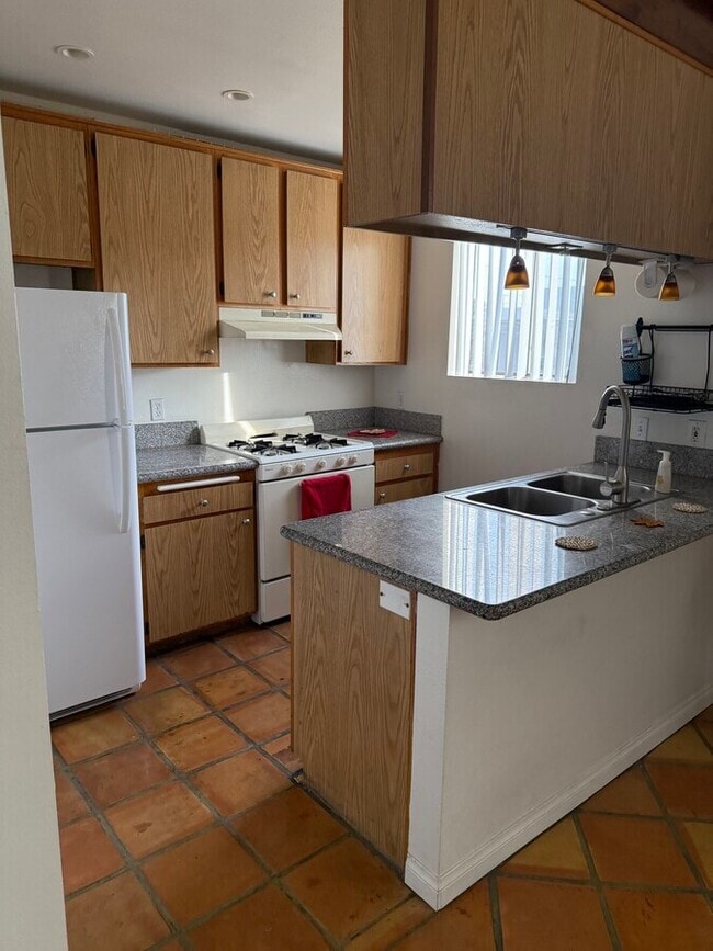 1943 Vista Del Mar Ave in Los Angeles, CA - Building Photo - Building Photo