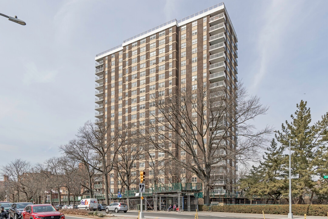 Amalgamated Co-op Towers in Bronx, NY - Building Photo