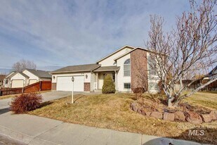 8776 W Mediterranean Ct in Boise, ID - Building Photo