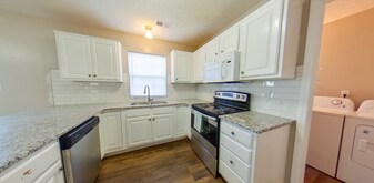 438 Butterfield Rd in Manhattan, KS - Building Photo