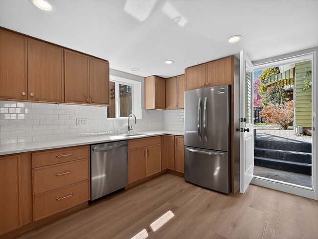 8037 Brooklyn Ave NE in Seattle, WA - Building Photo - Building Photo