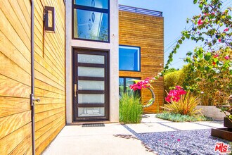 2345 27th St in Santa Monica, CA - Building Photo - Building Photo