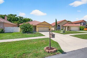 10332 Islander Dr in Boca Raton, FL - Building Photo - Building Photo