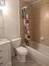 2502 Postmaster Dr in Oakville, ON - Building Photo - Building Photo