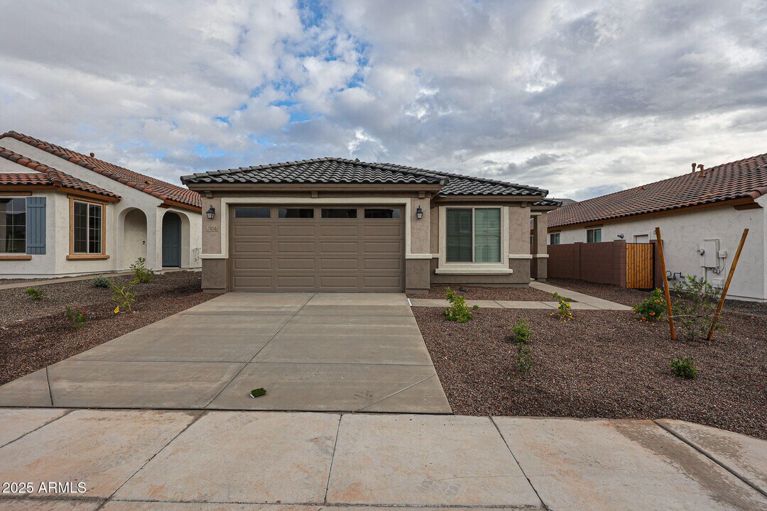 7056 W Oberlin Wy in Peoria, AZ - Building Photo