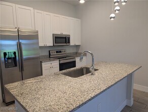 3904 SE 11th Ave in Cape Coral, FL - Building Photo - Building Photo