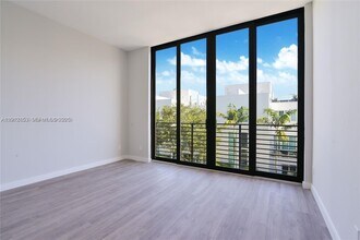 645 NE 4th Ave in Fort Lauderdale, FL - Building Photo - Building Photo