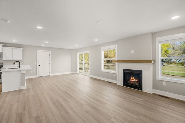 2395 Emma Ave in Des Moines, IA - Building Photo - Building Photo