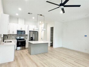 6528 Weston St in Houston, TX - Building Photo - Building Photo