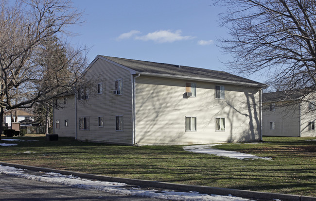 Building 1 in Greenport, NY - Building Photo - Building Photo