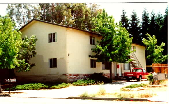 16915 Barnell Ave in Morgan Hill, CA - Foto de edificio - Building Photo