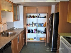 1731 Beacon St, Unit 422 in Brookline, MA - Foto de edificio - Building Photo