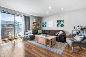 5117 N East River Rd in Chicago, IL - Building Photo - Building Photo