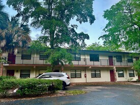 1363 NW 94th Way in Coral Springs, FL - Building Photo