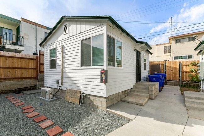 4050-4056 Euclid Ave in San Diego, CA - Building Photo - Building Photo
