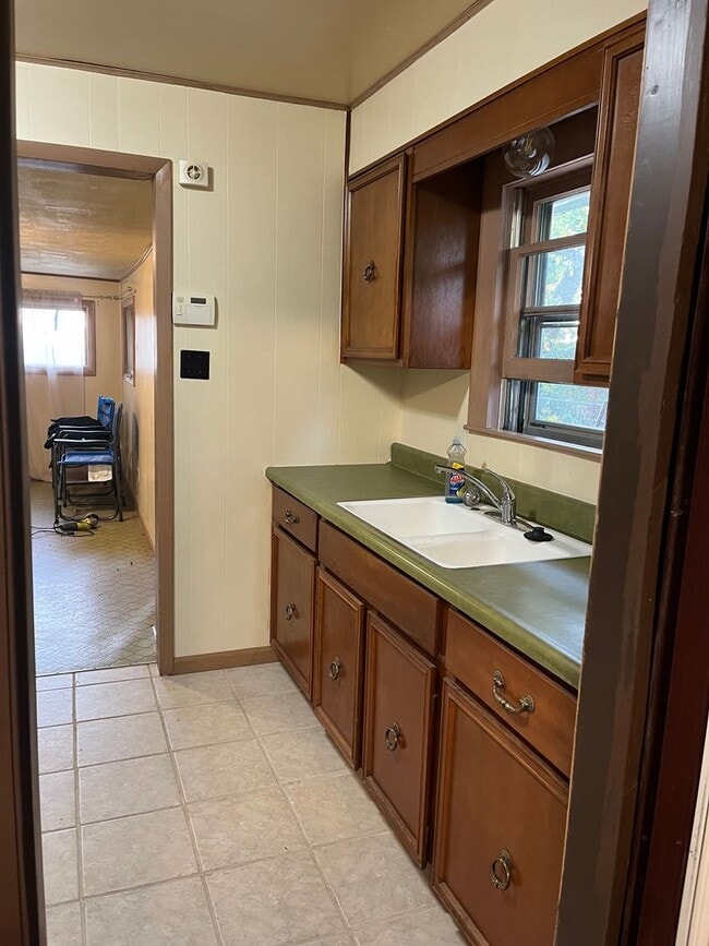 2820 SE Iowa Ave in Topeka, KS - Building Photo - Building Photo