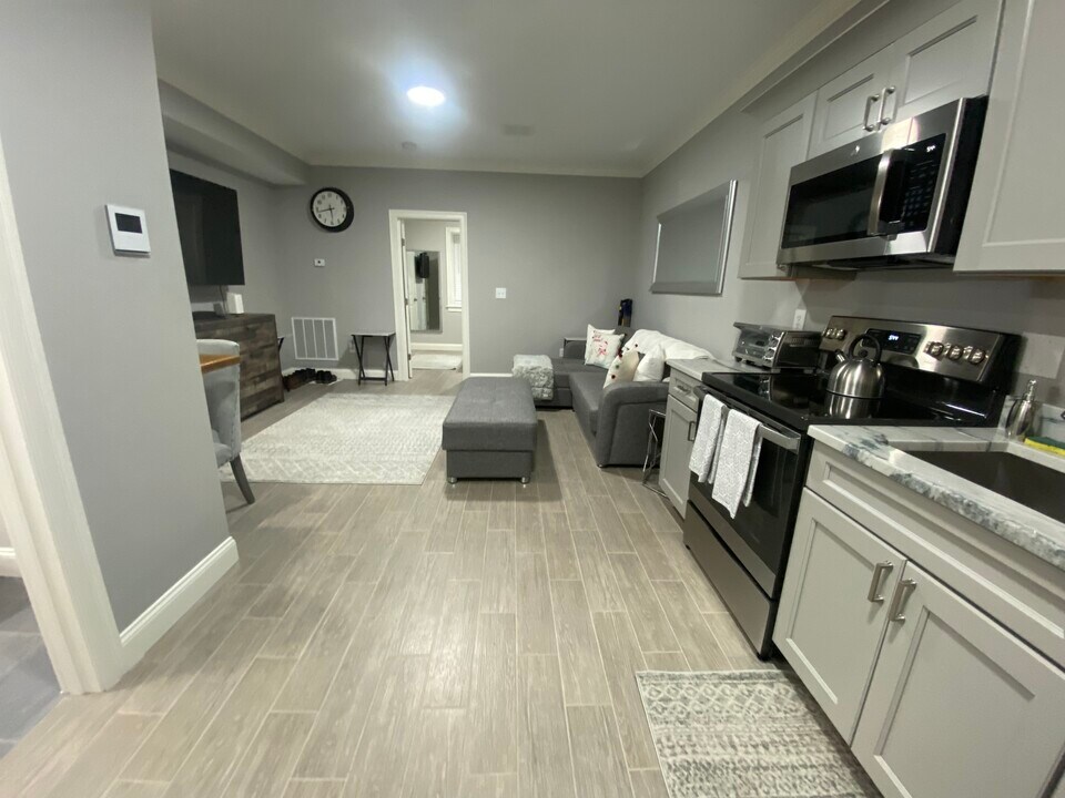 120 Tremont St, Unit 110 in Everett, MA - Foto de edificio