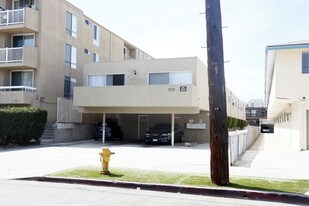 3755 Clarington Ave in Los Angeles, CA - Building Photo
