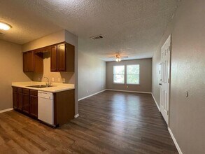 319 SE 3rd St-Unit -203 in Grand Prairie, TX - Building Photo - Building Photo