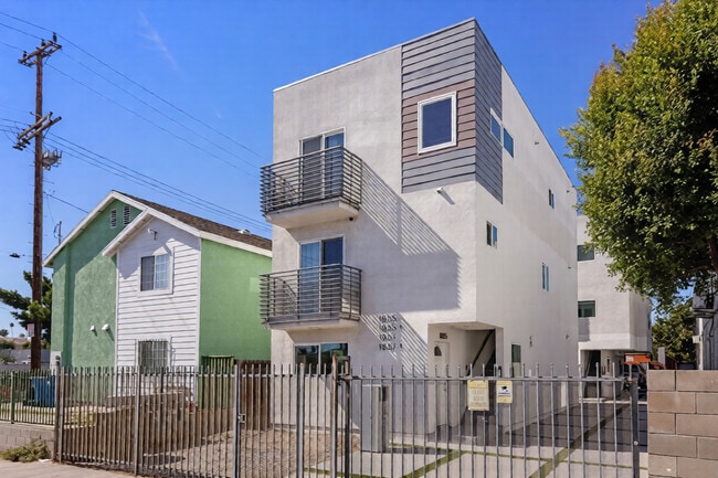 1885 1/2 W 20th St, Unit 1885 12