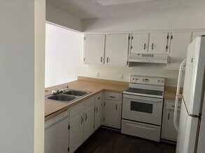 1229 Chee Ln in Tallahassee, FL - Foto de edificio - Building Photo