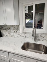 27 Estates Ln in Shoreham, NY - Foto de edificio - Building Photo