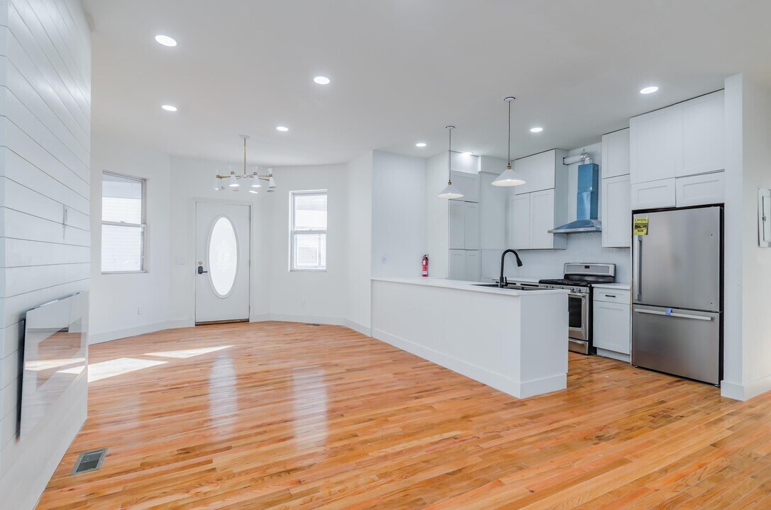 118 Newman Ave in Bayonne, NJ - Building Photo