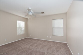 723 St Aidans St in Las Vegas, NV - Building Photo - Building Photo