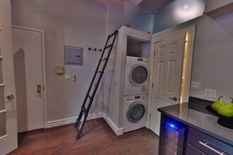 350 W 21st St in New York, NY - Building Photo - Building Photo