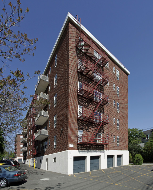 West Bank Apartments in Nutley, NJ - Building Photo - Building Photo