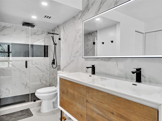 1101 River Reach Dr, Unit 302 in Fort Lauderdale, FL - Building Photo - Building Photo