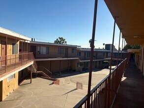 14125 Coteau Dr in Whittier, CA - Foto de edificio - Building Photo