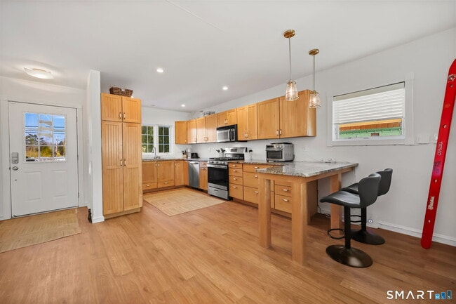 1895 Fairfield Beach Rd in Fairfield, CT - Building Photo - Building Photo