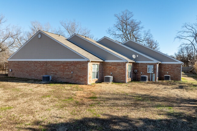 North Oaks Apartments in Earle, AR - Building Photo - Building Photo
