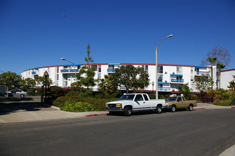 Pacific Isle Condominiums in San Diego, CA - Building Photo - Building Photo