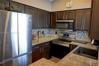 7610 Westwood Dr in Tamarac, FL - Building Photo - Building Photo