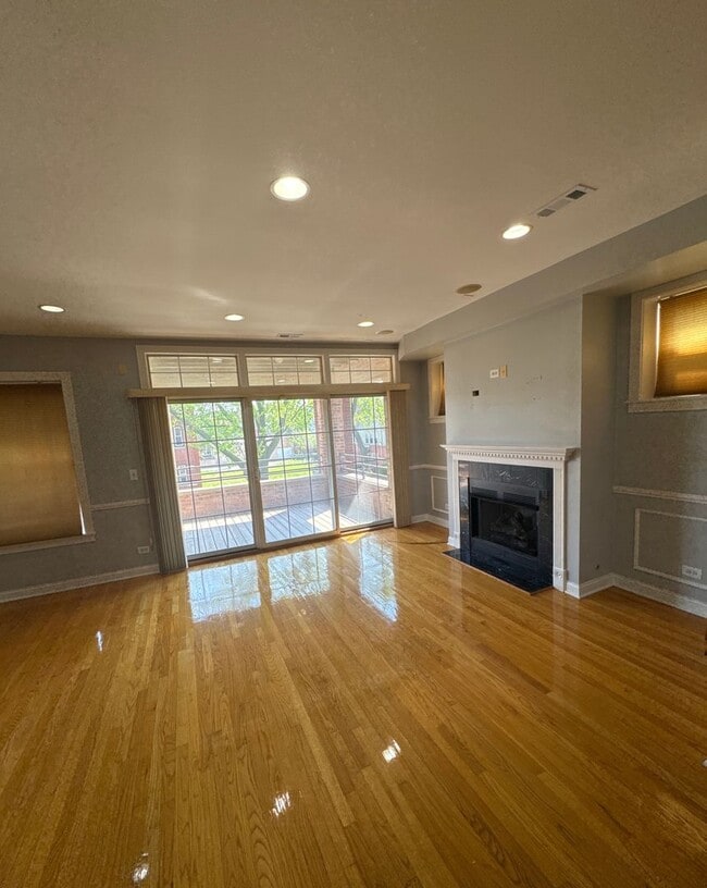 1540 E 67th Pl in Chicago, IL - Foto de edificio - Building Photo