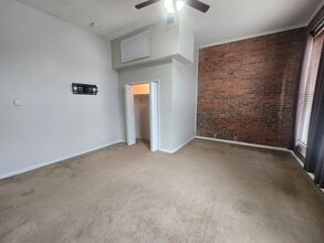 111 S Main St in Clinton, IN - Building Photo - Building Photo