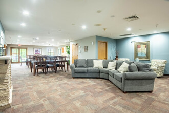 Waunakee Country View in Waunakee, WI - Foto de edificio - Lobby