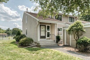 592 Mountain Rd in West Hartford, CT - Building Photo