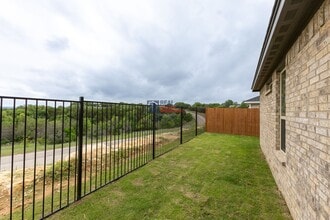 101 Mesa Dr in Glen Rose, TX - Building Photo - Building Photo