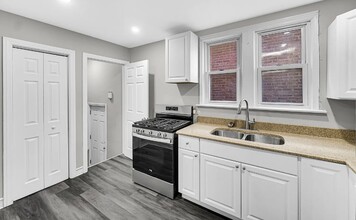 8900 S Dauphin Ave in Chicago, IL - Building Photo - Building Photo