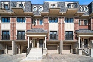 22 Marret Ln in Clarington, ON - Building Photo