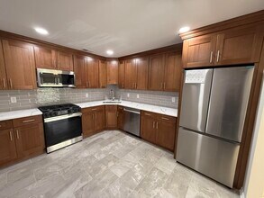 9 Crabapple Ct in Jersey City, NJ - Building Photo - Building Photo