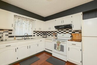 104 Cheyenne St in Martin, TN - Building Photo - Building Photo