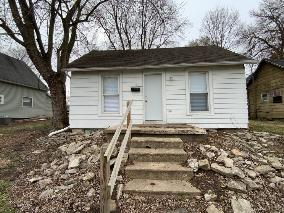 16 S Buchanan St in Danville, IL - Building Photo