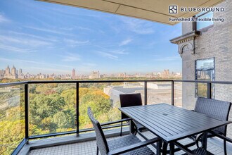 985 5th Ave in New York, NY - Building Photo - Building Photo